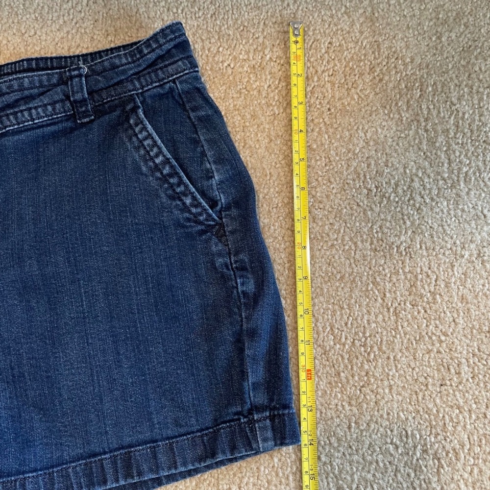 Liz Claiborne Denim Shorts Dark Wash Classic Jean Pockets Blue Size 12 Excellent - Picture 2 of 8